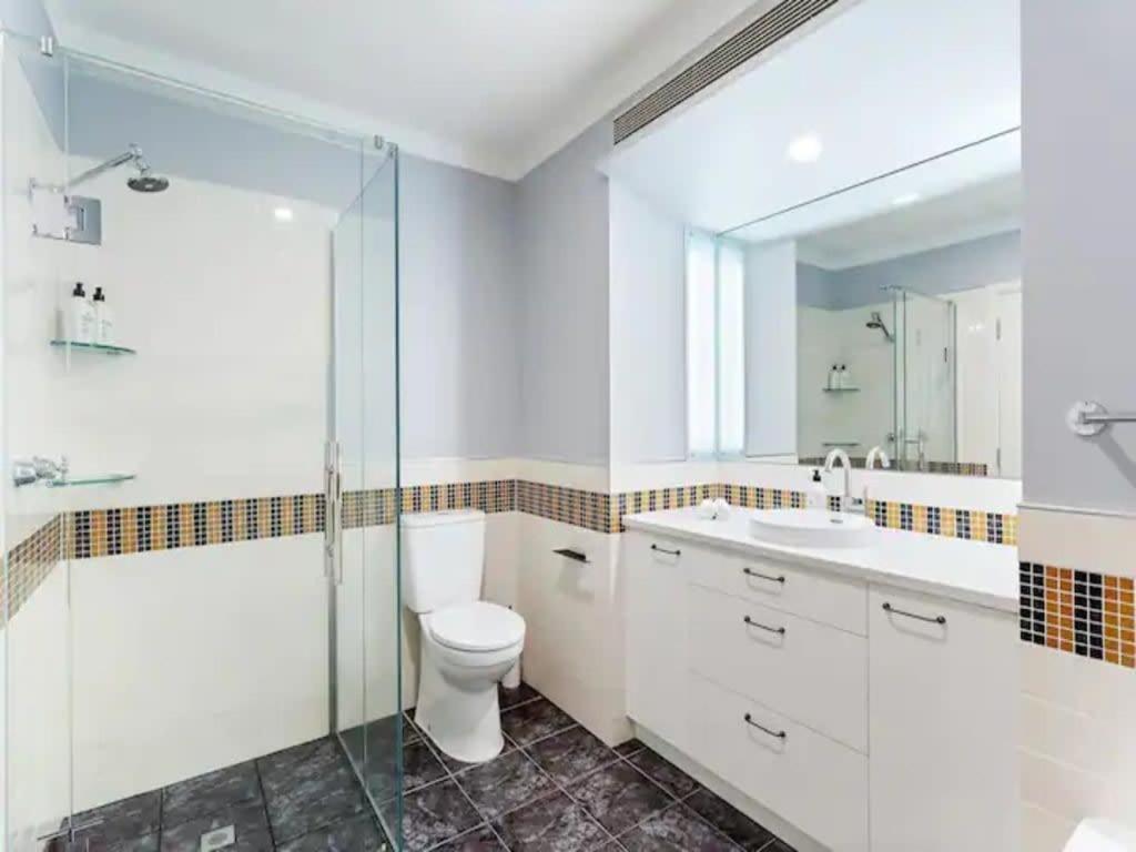 Lovely Bright Apartment With Balcony Pool And Gym โอ๊คแลนด์ ภายนอก รูปภาพ