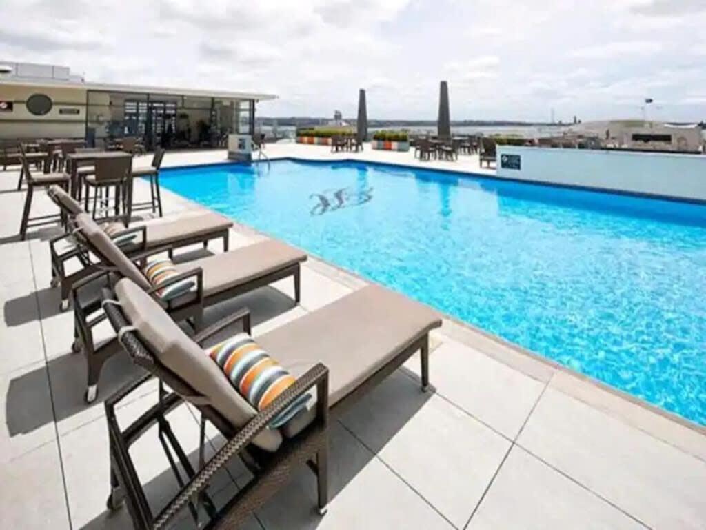 Lovely Bright Apartment With Balcony Pool And Gym โอ๊คแลนด์ ภายนอก รูปภาพ